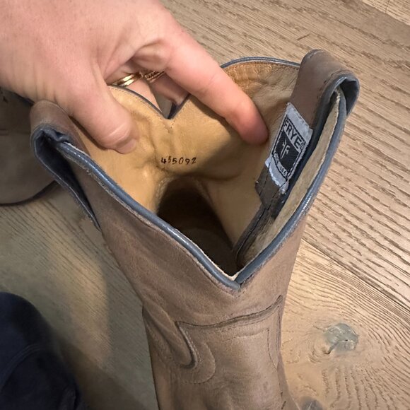 Frye short leather western booties in taupe/grey - Picture 10 of 11